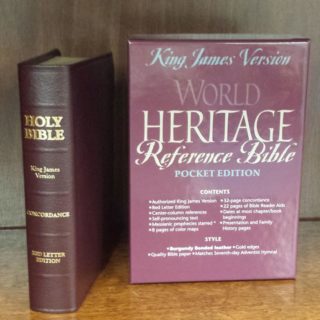 9780828007641 7th Day Adventist Bible Compact