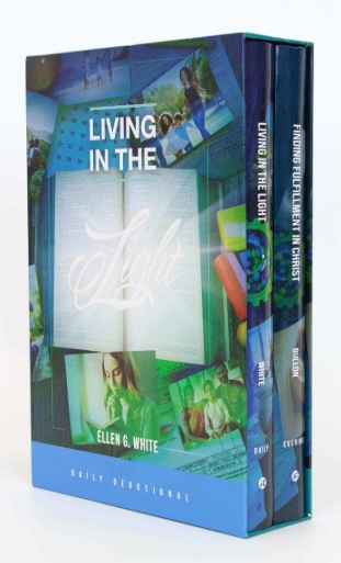 DEVOTIONAL BOXED SET 2026 DEVO LIVING IN THE LIGHT & FINDING FULFILLMENT CL